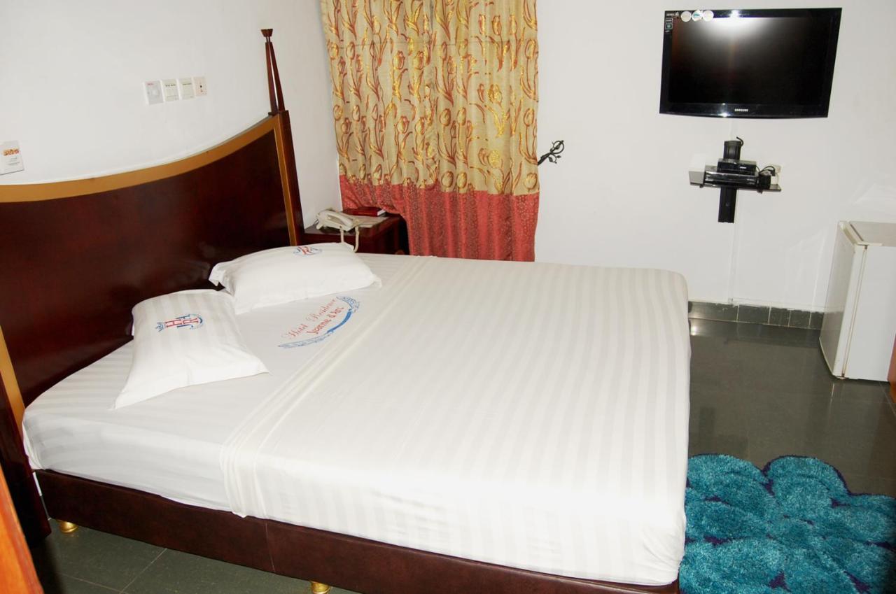 Hotel Residence Jeanne D'Arc Cotonou Exteriör bild