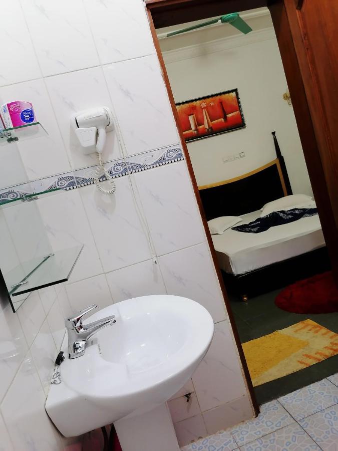 Hotel Residence Jeanne D'Arc Cotonou Exteriör bild