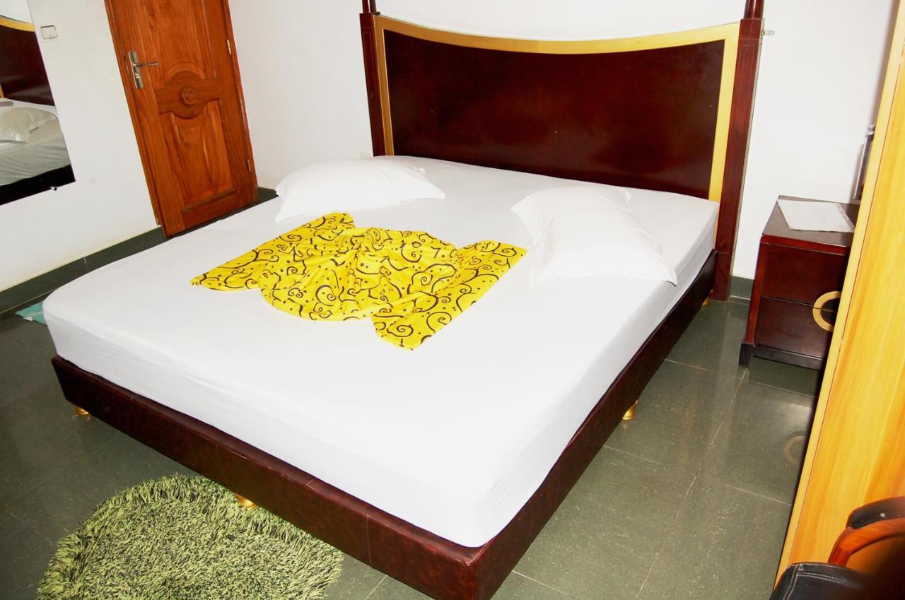 Hotel Residence Jeanne D'Arc Cotonou Exteriör bild