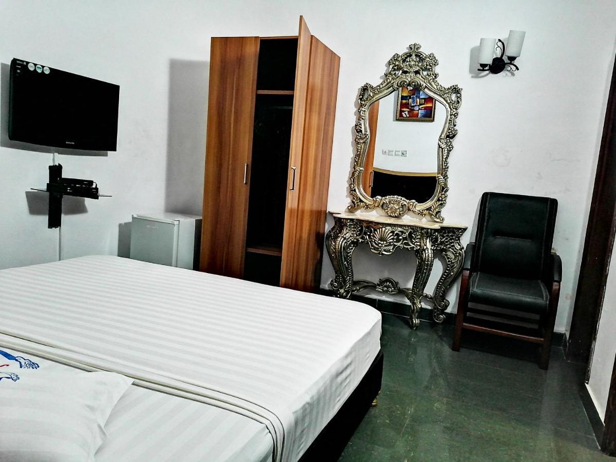 Hotel Residence Jeanne D'Arc Cotonou Exteriör bild