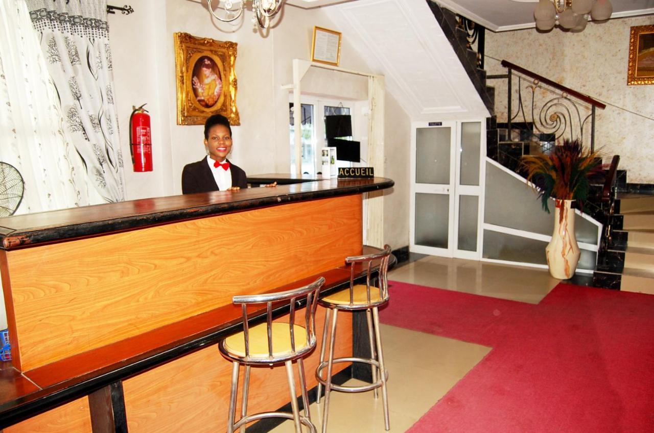 Hotel Residence Jeanne D'Arc Cotonou Exteriör bild